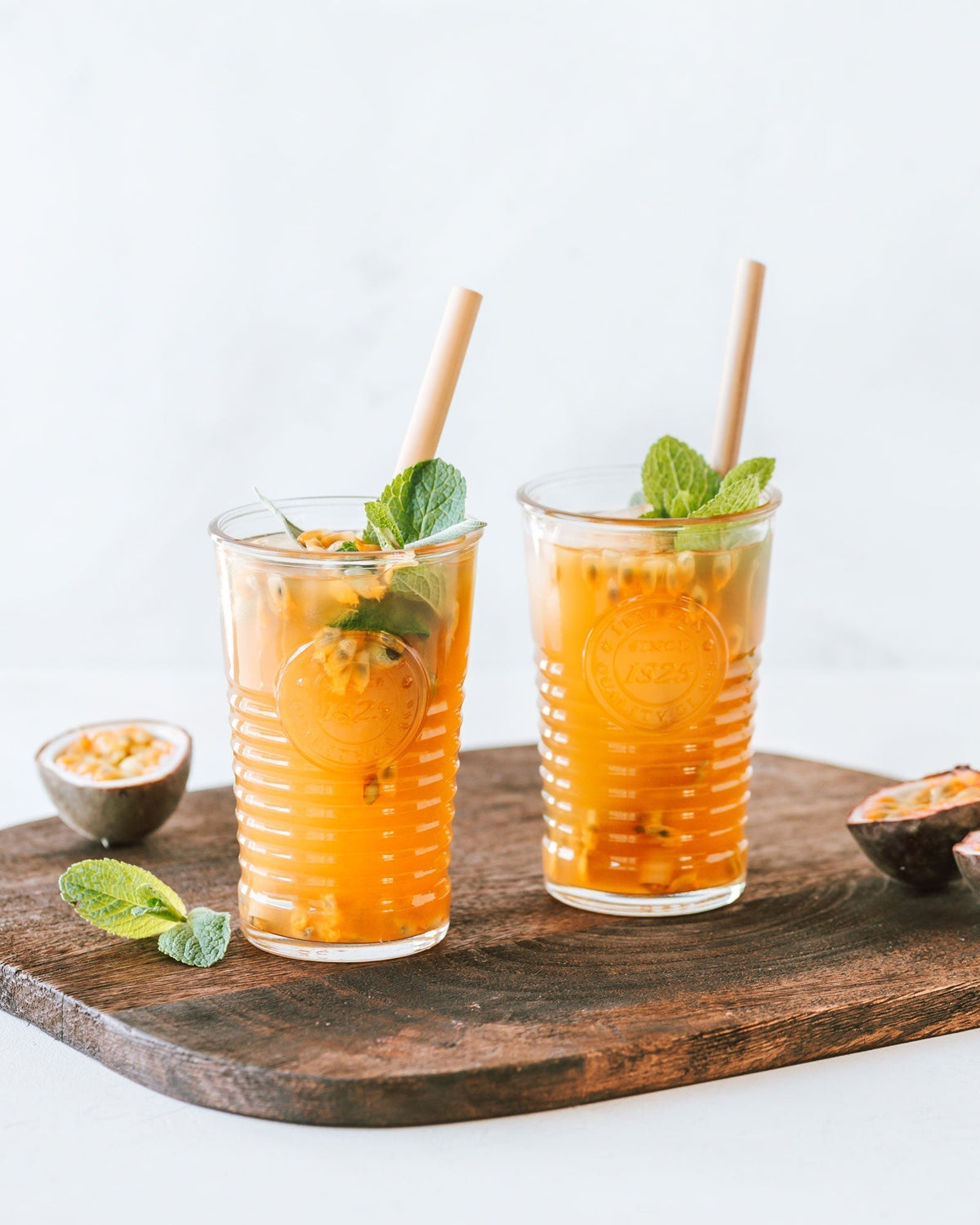 Tropischer Mango-Maracuja Ice Tea