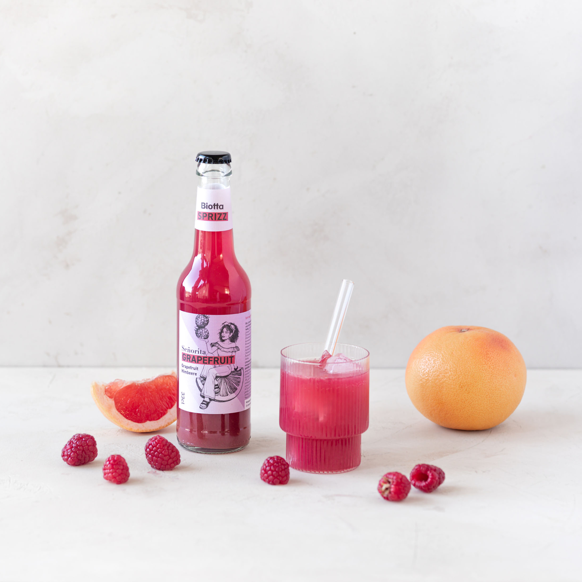 Biotta SPRIZZ Grapefruit-Himbeere Bio – Limonade – Bild 2 von 2